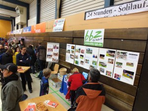 Stand mit Interessenten