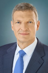 2015-11-09_Minister_Bearb_Tom Gundelwein